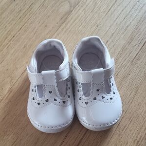 Stride Rite White Heart Cutout Dress Shoes